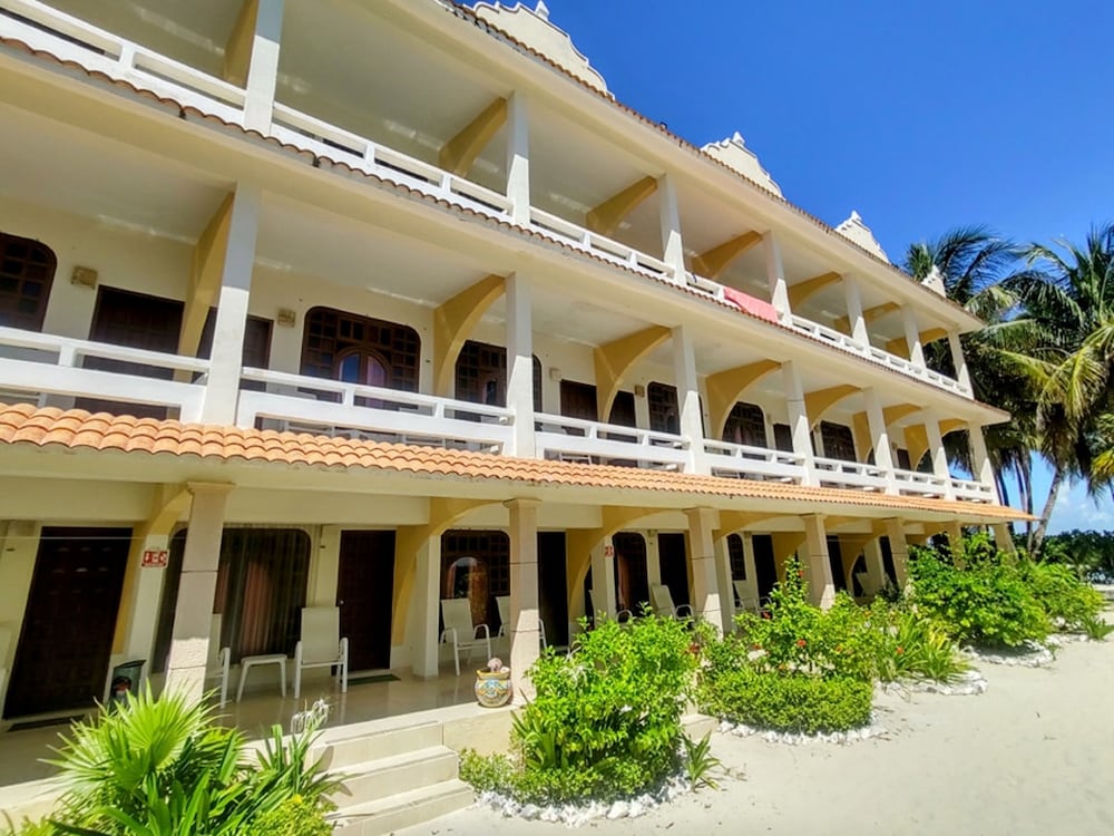 Hotel Cabanas Maria del Mar