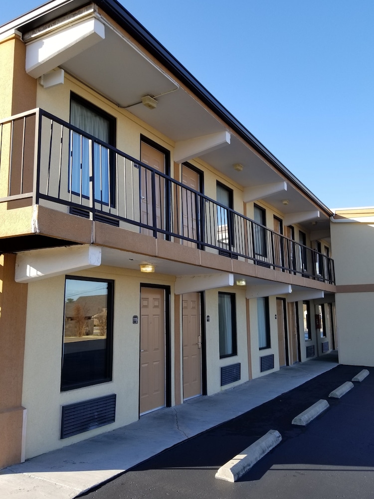 Drakes Creek Inn 2/56