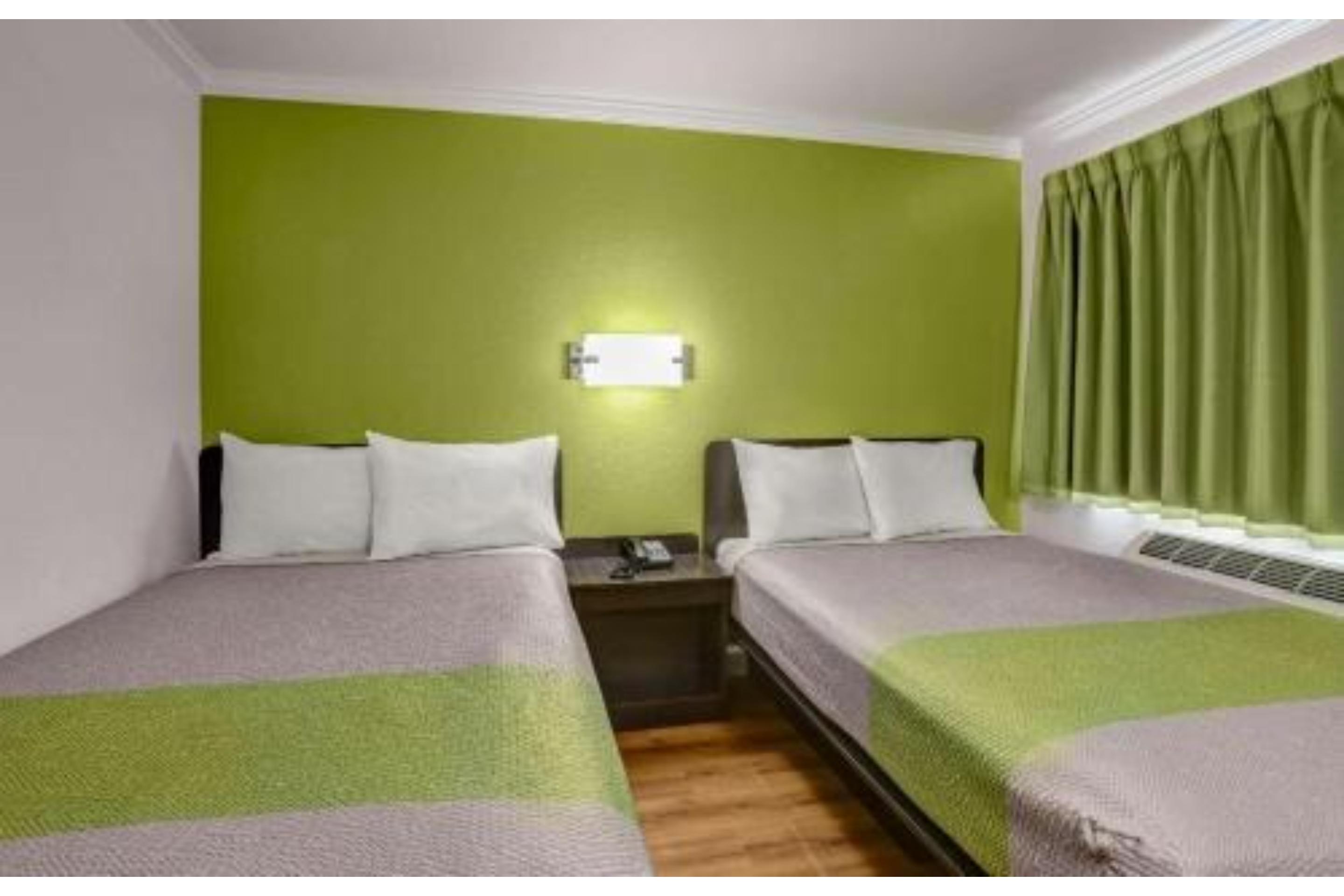 2 Full Beds - Micfridge