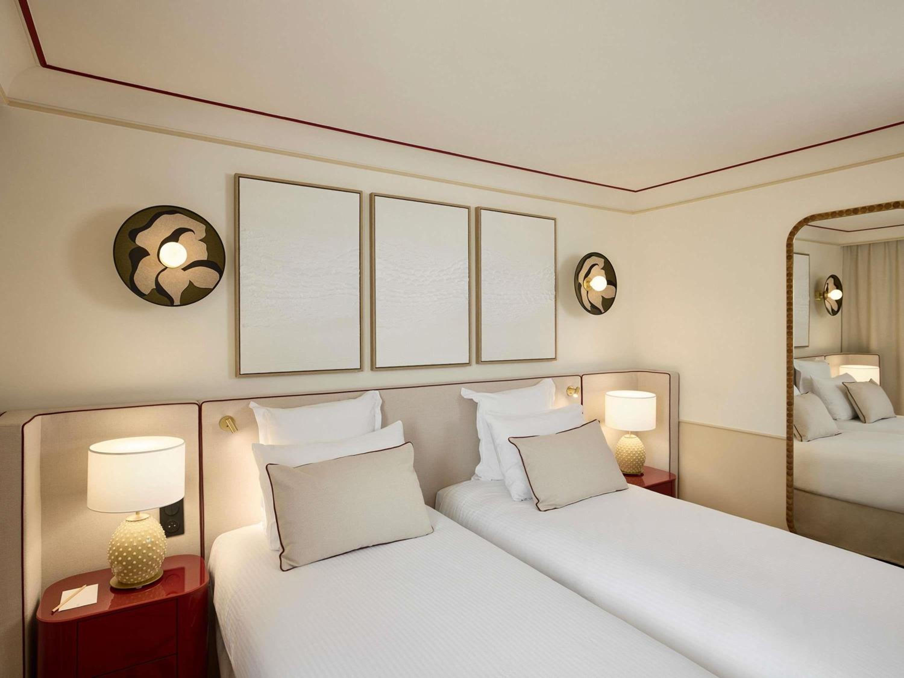Deluxe, Twin Beds, Pool Side