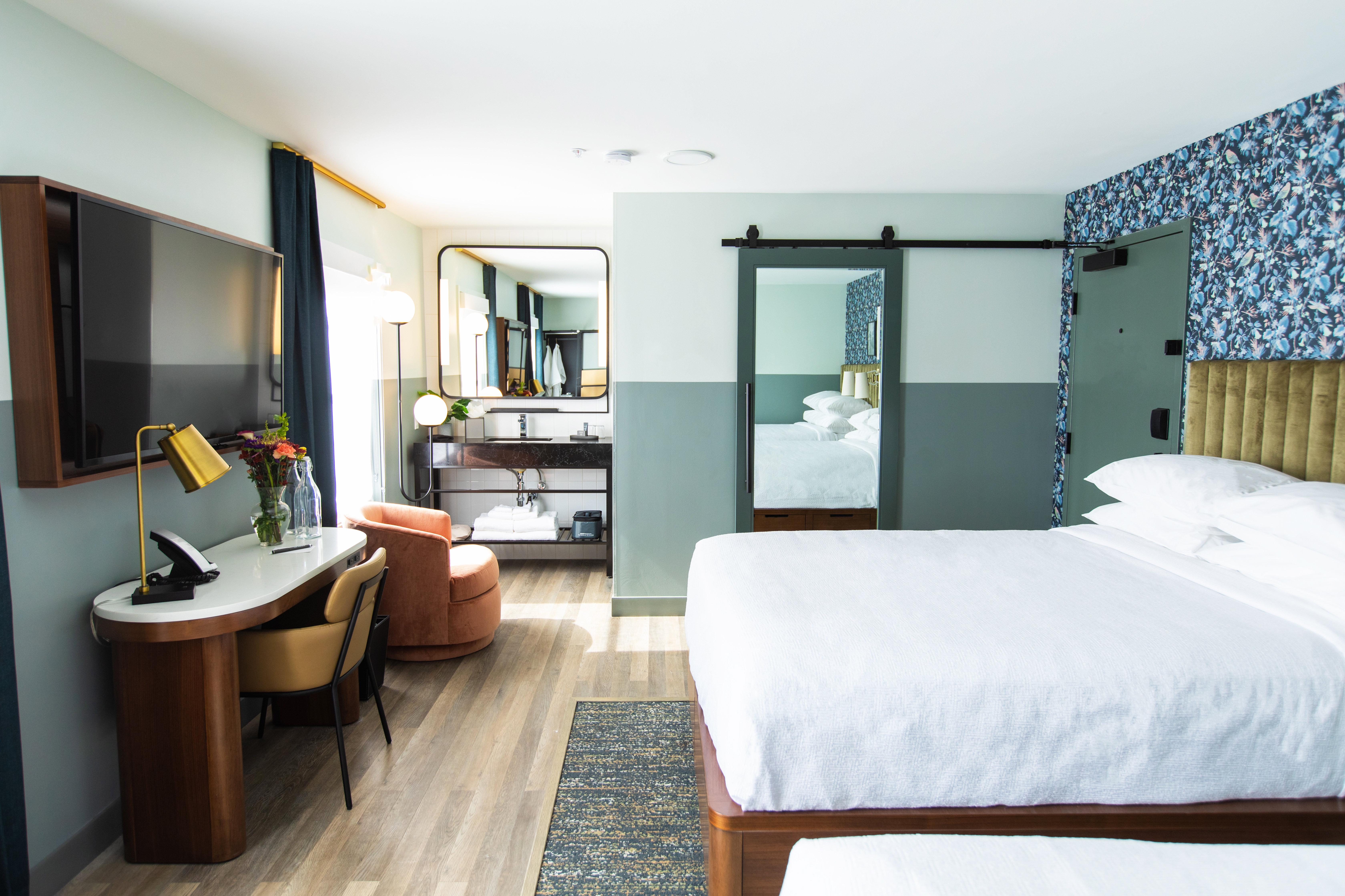 Room, Queen Bed