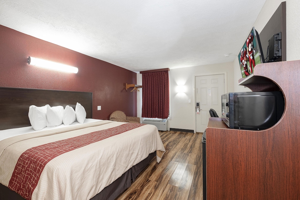 Red Roof Inn Starkville 13/31