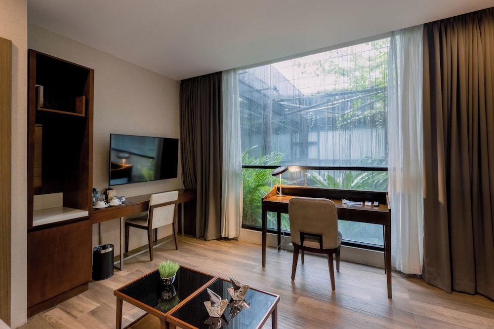 The Henry Hotel Roost Bacolod 77/93