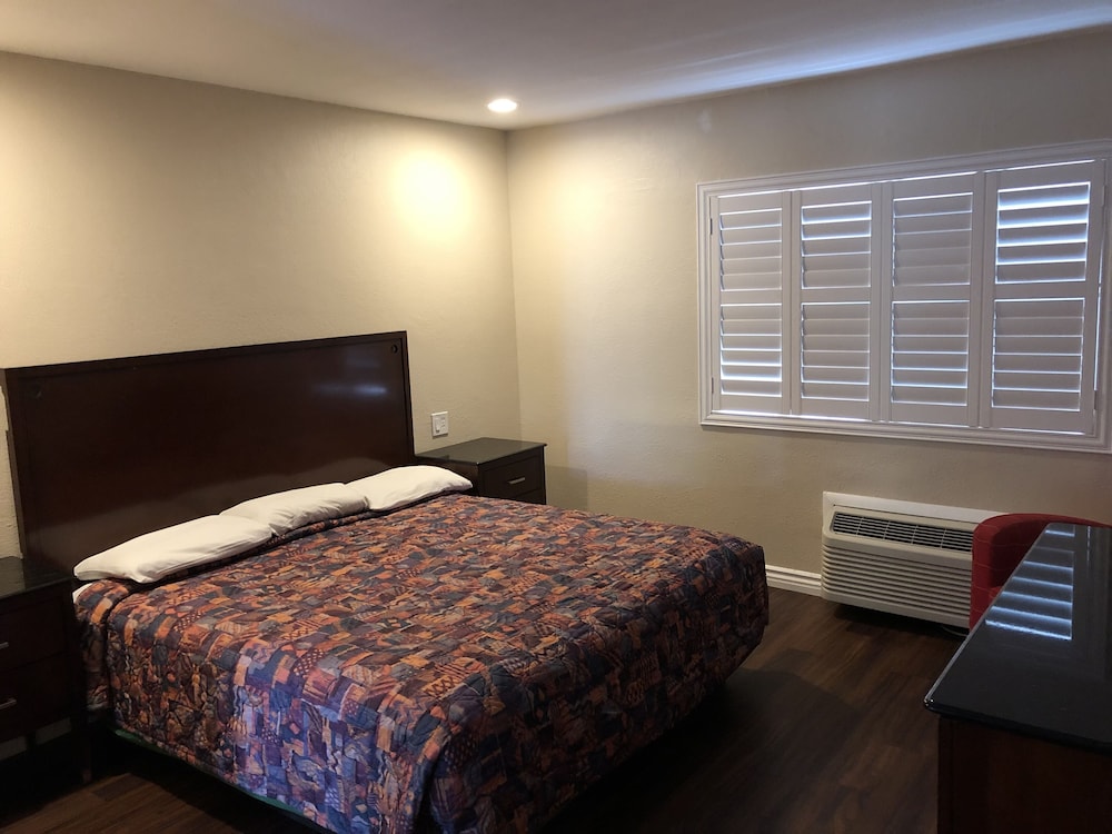1 BEDROOM, STANDARD, SINGLE