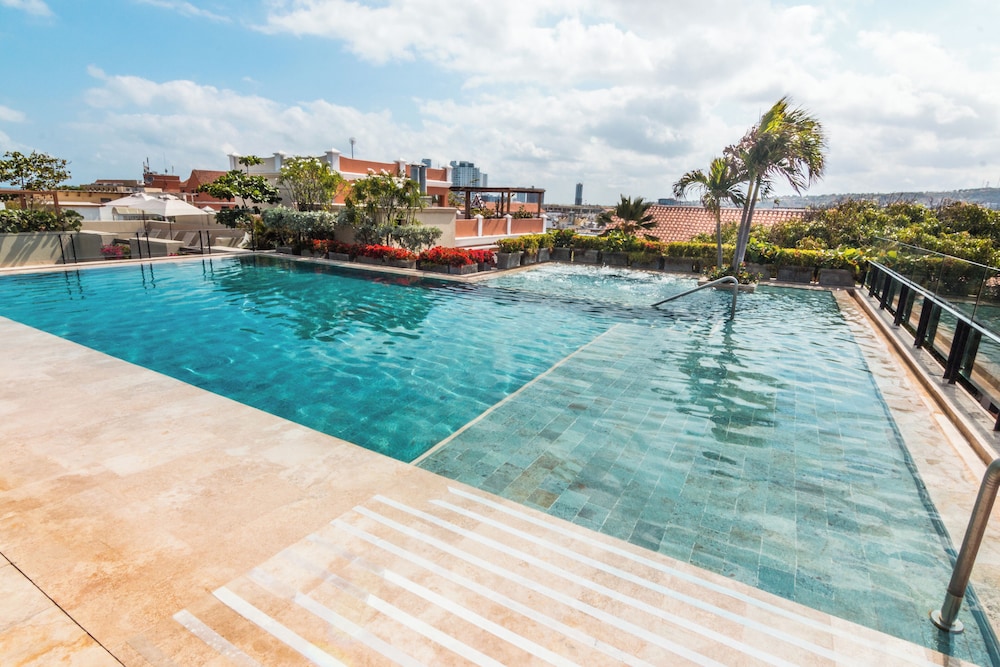 Bastion Luxury Hotel 45/75