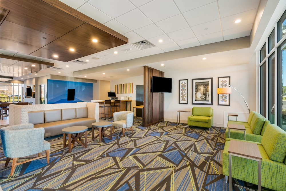 Holiday Inn Express Suites Jacksonville Town Center 29/46