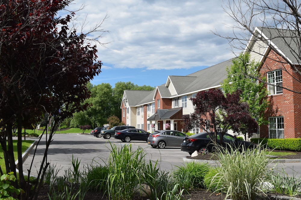 Cresthill Suites Syracuse 48/53