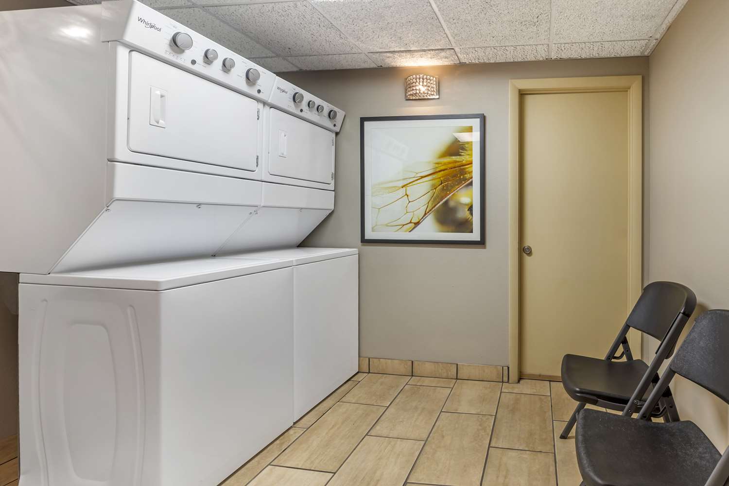 Best Western Plus Landing View Inn & Suites 20/51