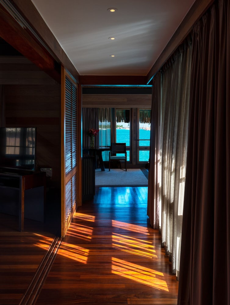The St Regis Bora Bora Resort 67/84