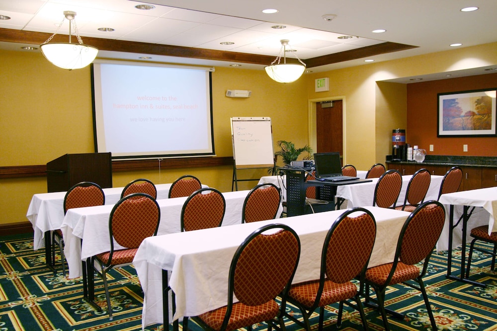 Hampton Inn Suites Seal Beach 27/32