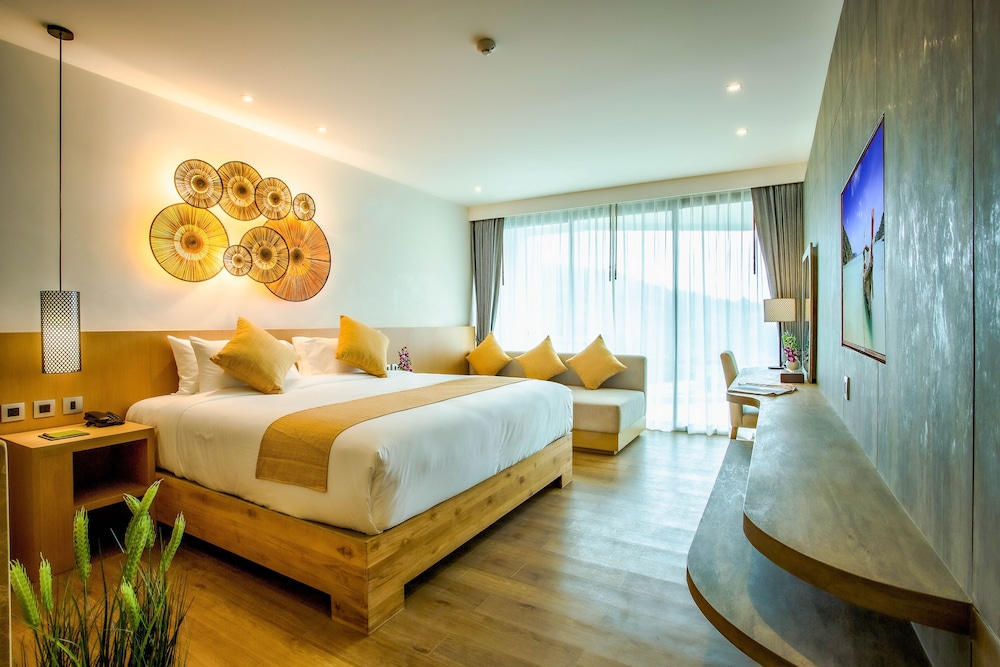 Crest Resort and Pool Villas 18/50