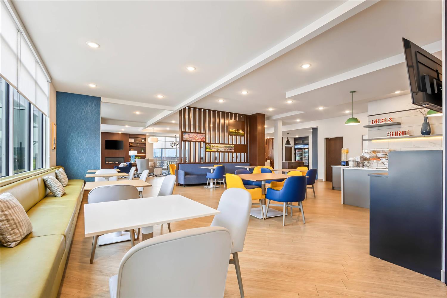 Comfort Inn & Suites at Sanford Sports Complex 16/21