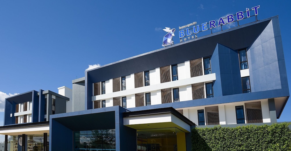 Blue Rabbit Hotel 7/57