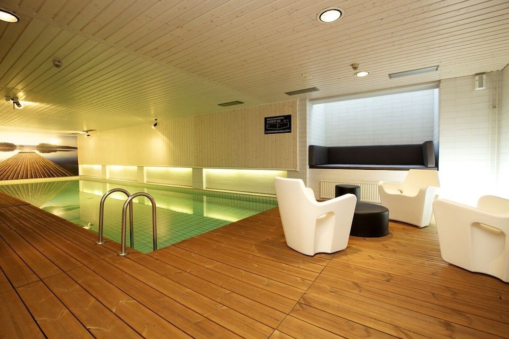swimming pool spa