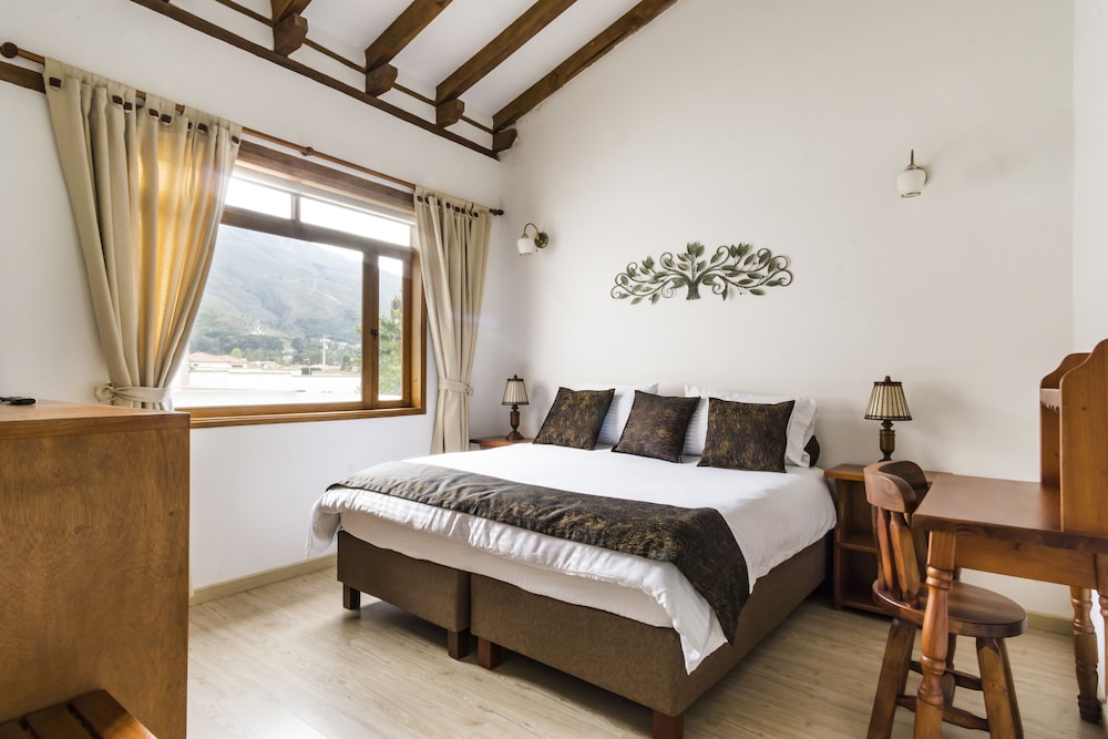 Hotel El Giro 12/50