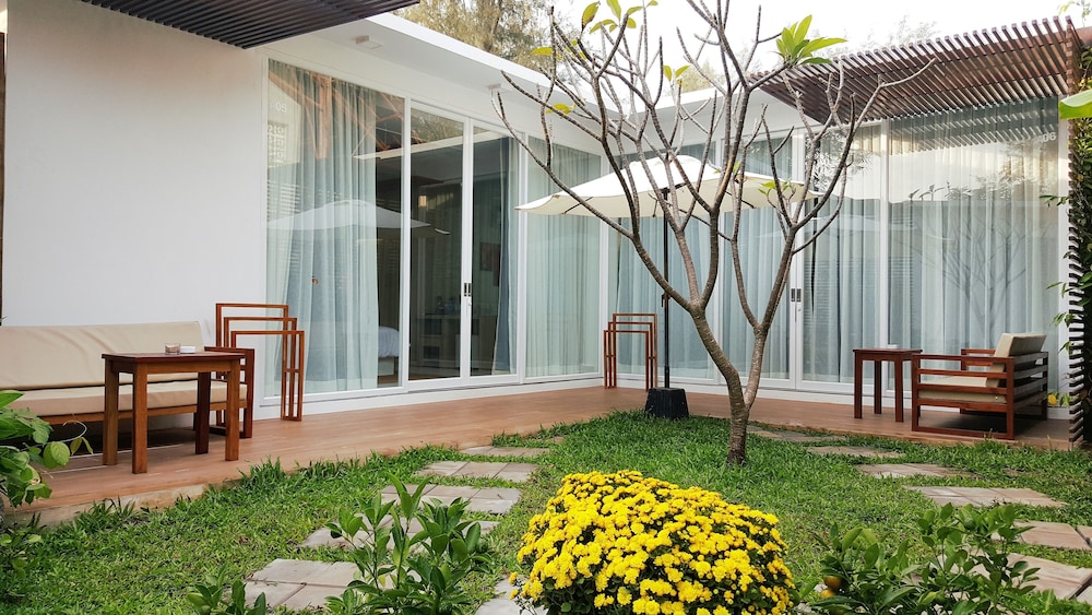 Sahaa Beach Resort 44/48