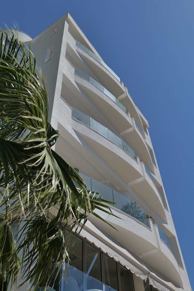 Hotel Teuta 1/50