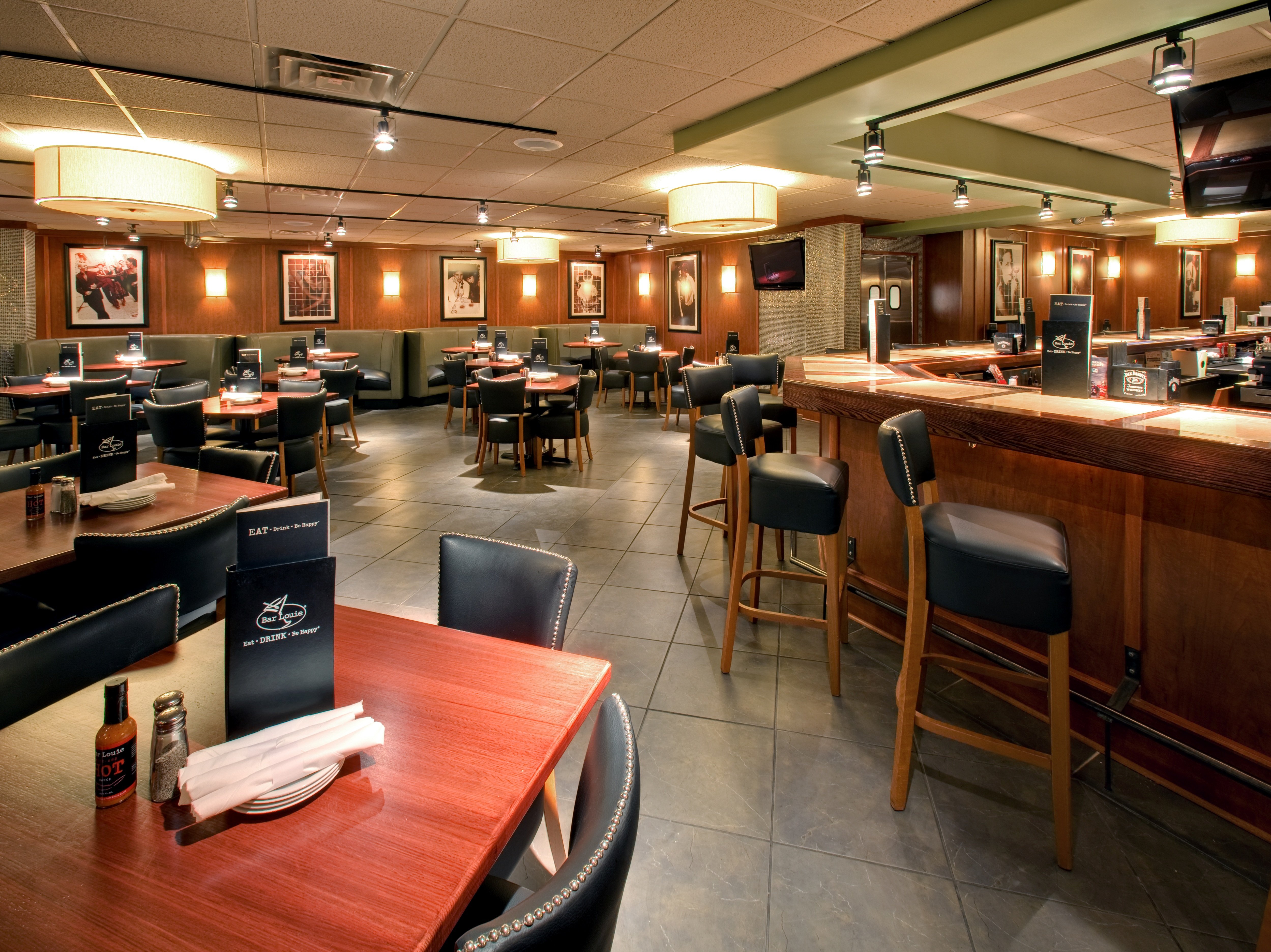 Holiday Inn & Suites Chicago North Shore (Skokie) 38/55