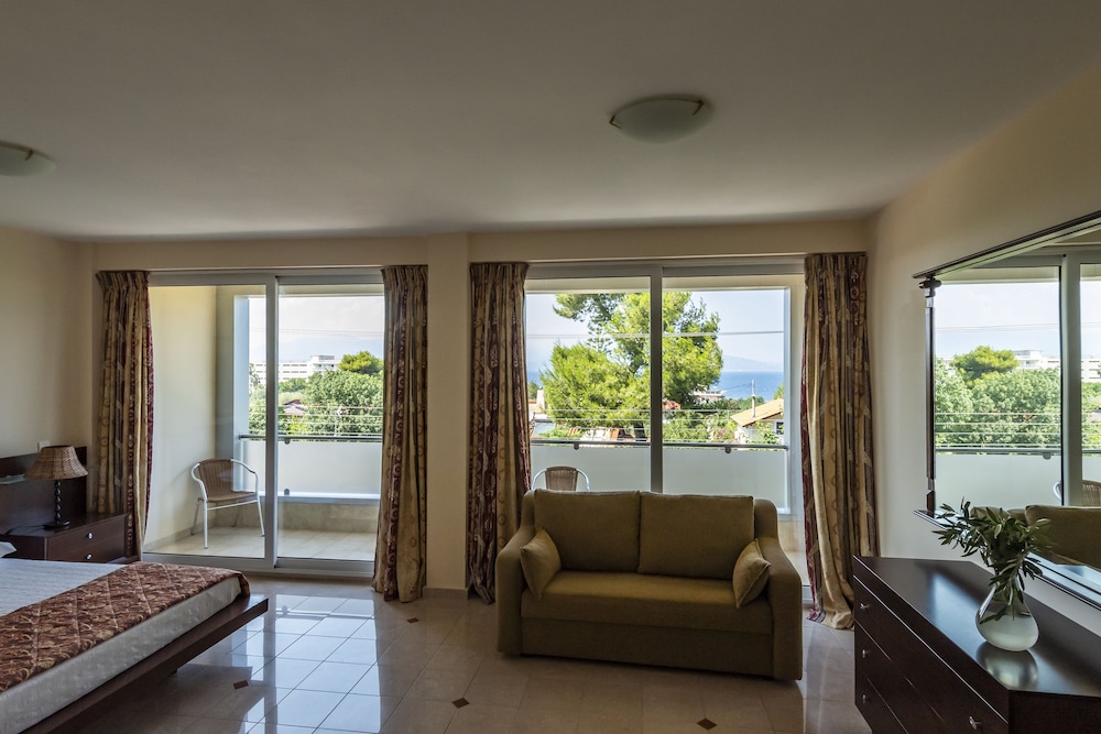 Dolphin Hotel Resort And Conference 32/43