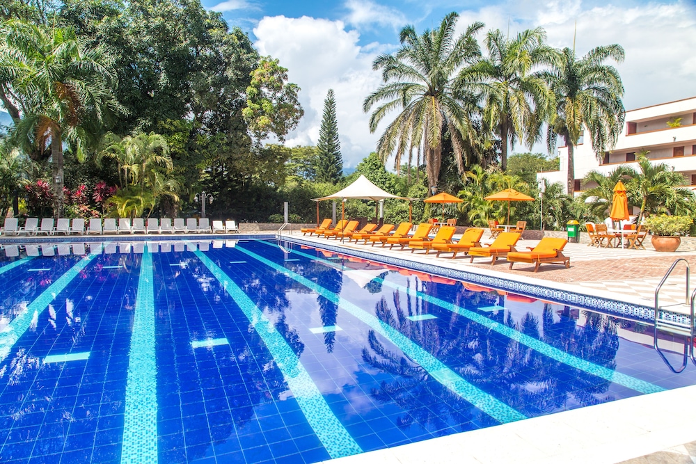 Hotel Del Llano 6/64