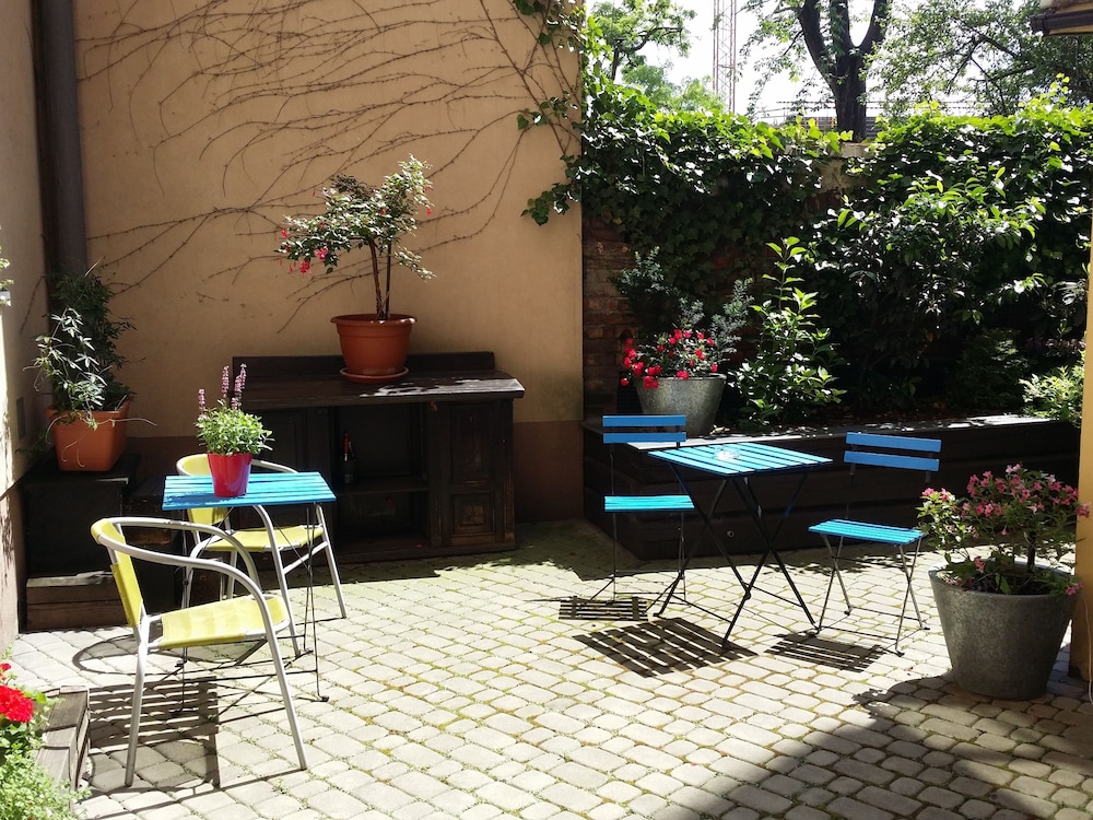 CRYSTAL SUITES OLD TOWN 53/68