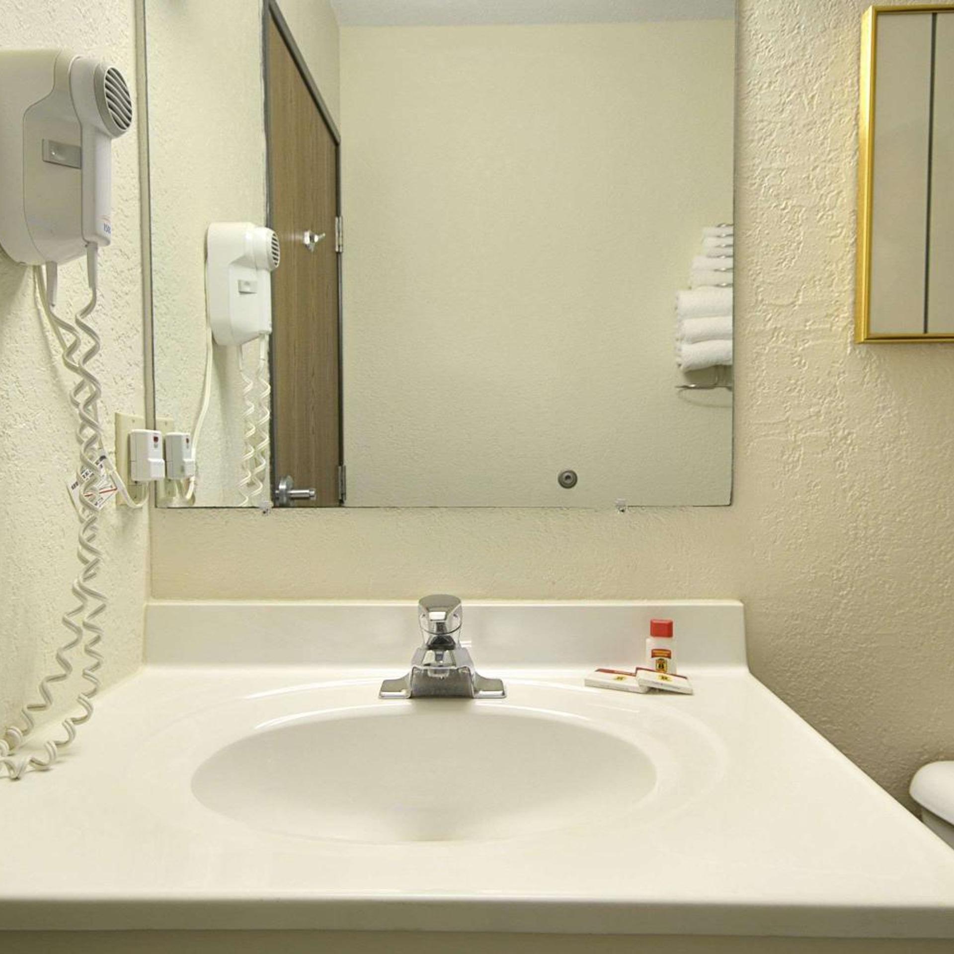Travelodge by Wyndham Hudsonville 41/42