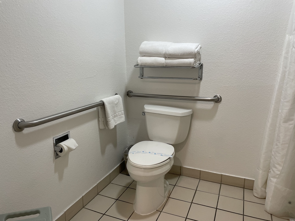 Loma Linda Inn. 49/54
