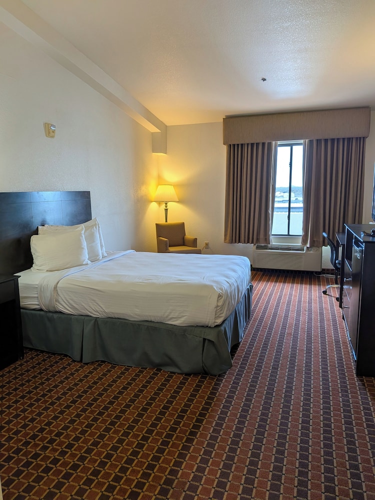 Catalina Inn 14/40
