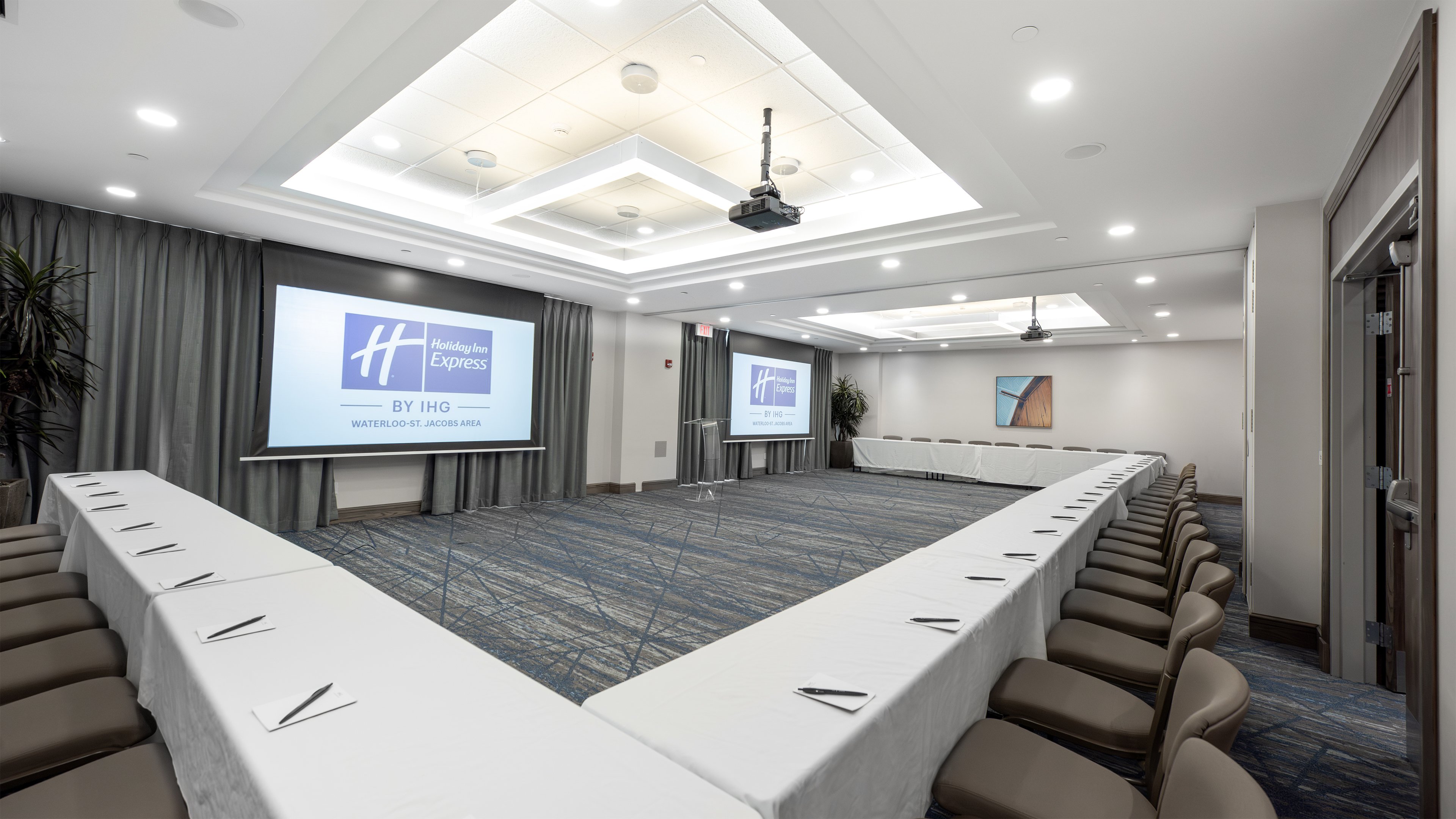 Holiday Inn Express Hotel Suites Waterloo St Jacobs 68/78