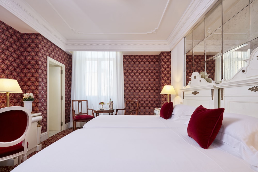 1 BEDROOM, PREMIUM, DOUBLE OR TWIN BED