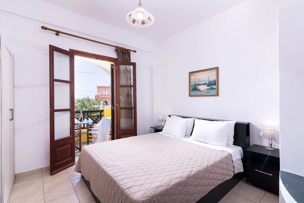SUPERIOR, STUDIO, GARDEN VIEW