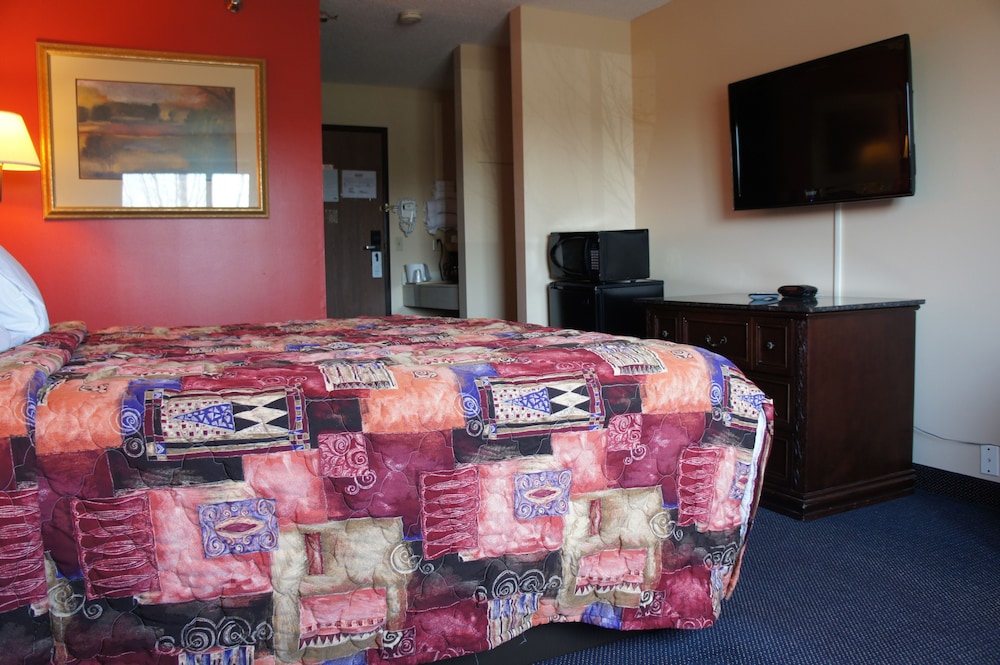 Coratel Inn and Suites Maple Grove 34/50