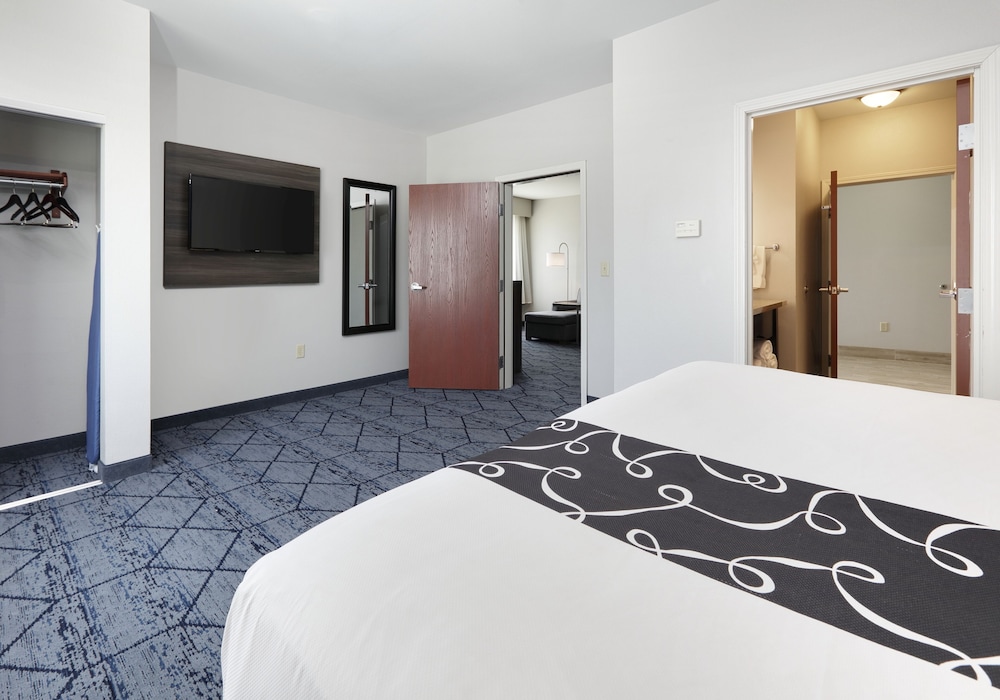 La Quinta Inn & Suites by Wyndham Denton - University Drive 13/41