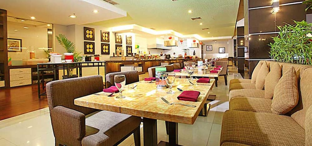 Golden Flower Hotel 36/49