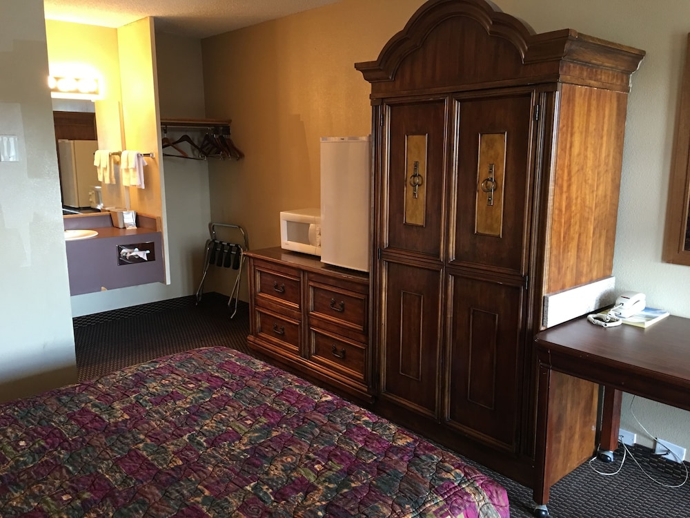Cedars Inn Lewiston 25/27