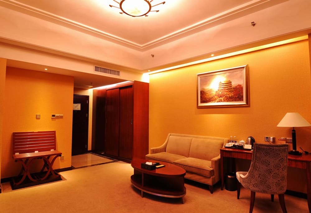 Yuexiu Hotel Guangzhou, Curio Collection by Hilton 15/30