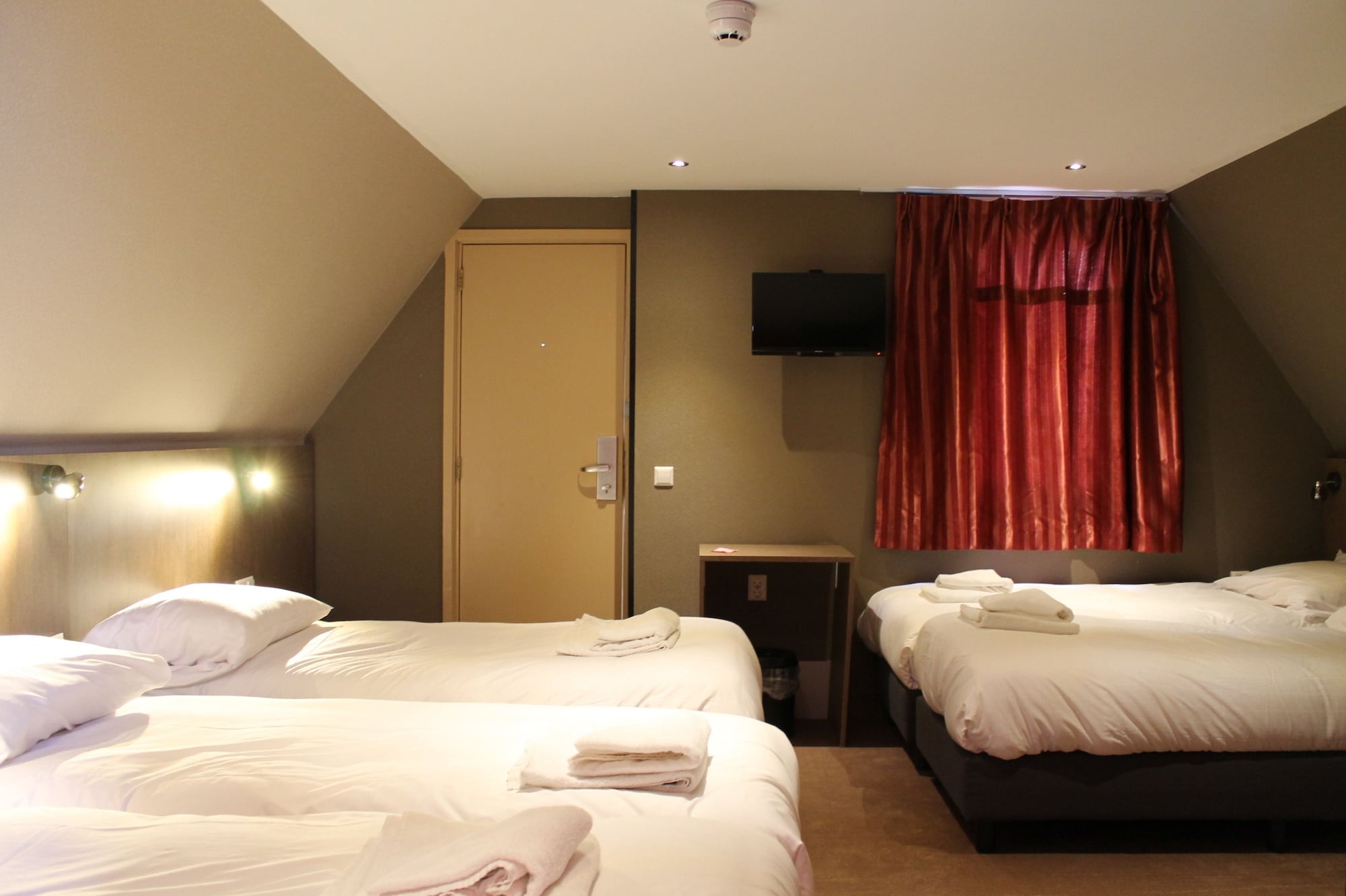 FAMILY, 5 BEDS