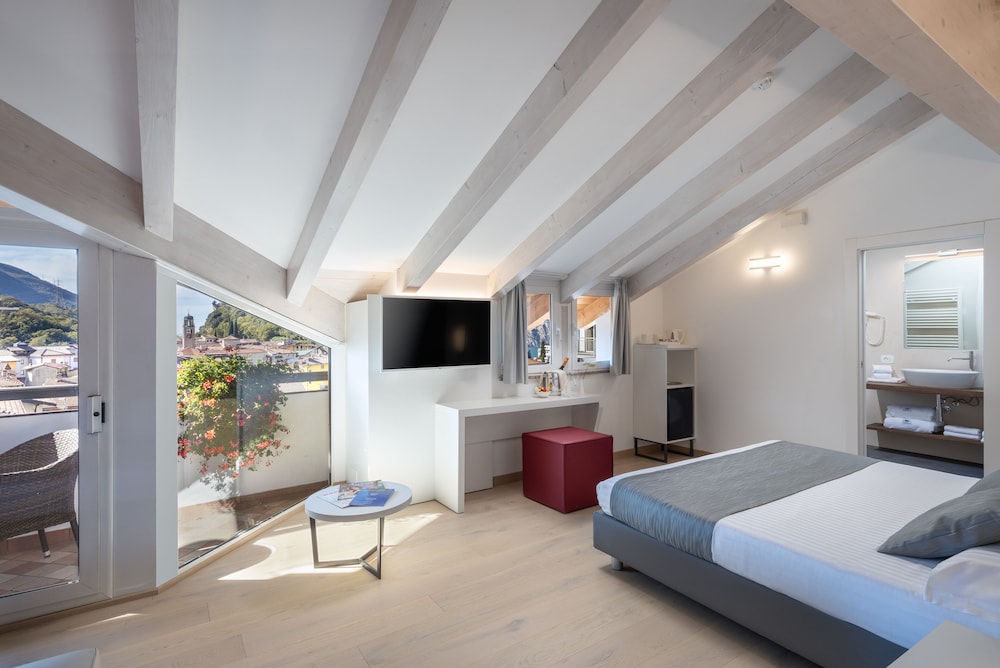 JUNIOR SUITE, DELUXE, BALCONY