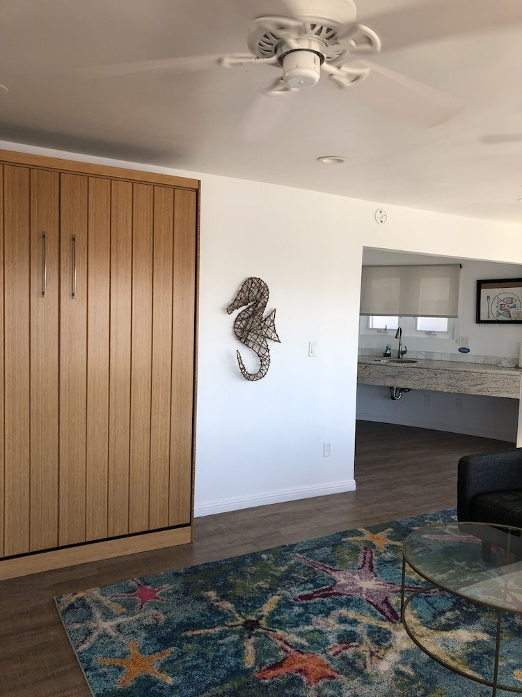 Sea Horse Resort 9/75