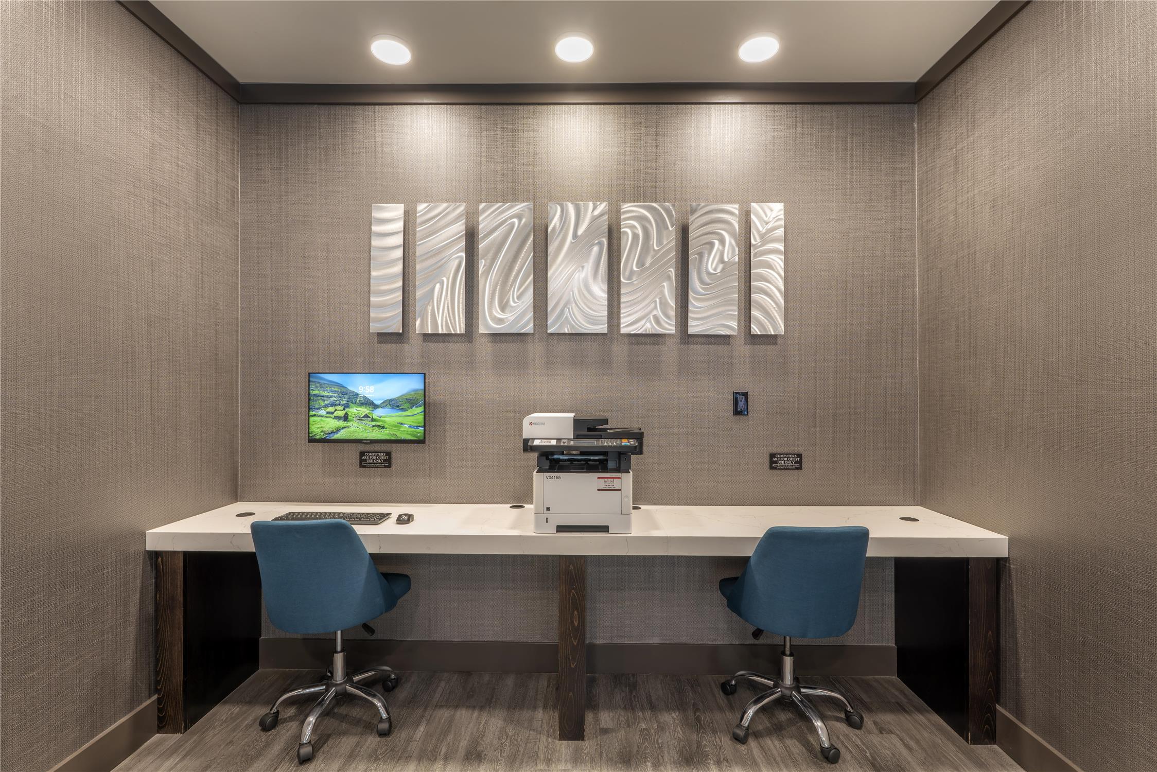 Best Western Plus Carlton Plaza Hotel 41/43