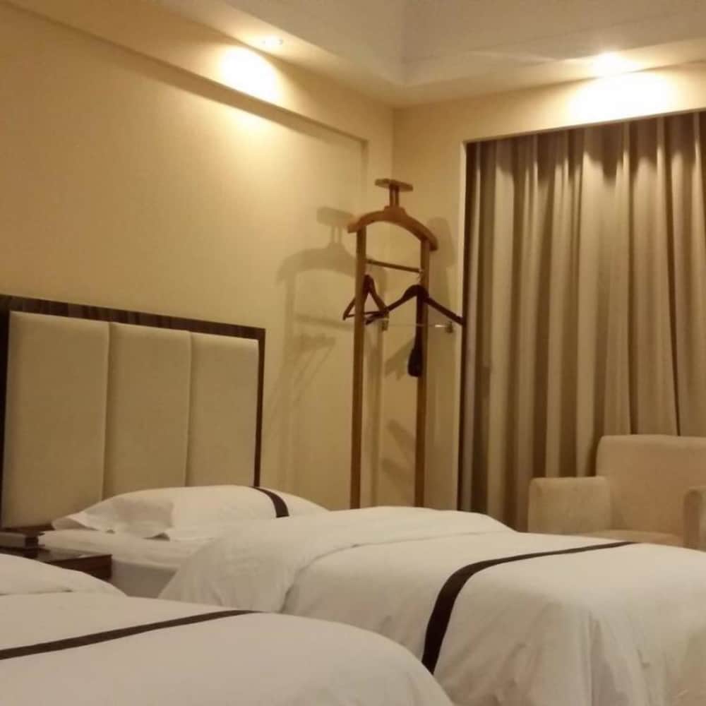 Junyue Hotel 8/19