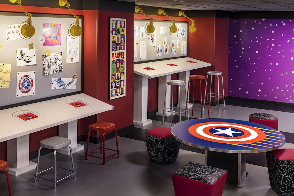 Disney S Hotel New York 32/49