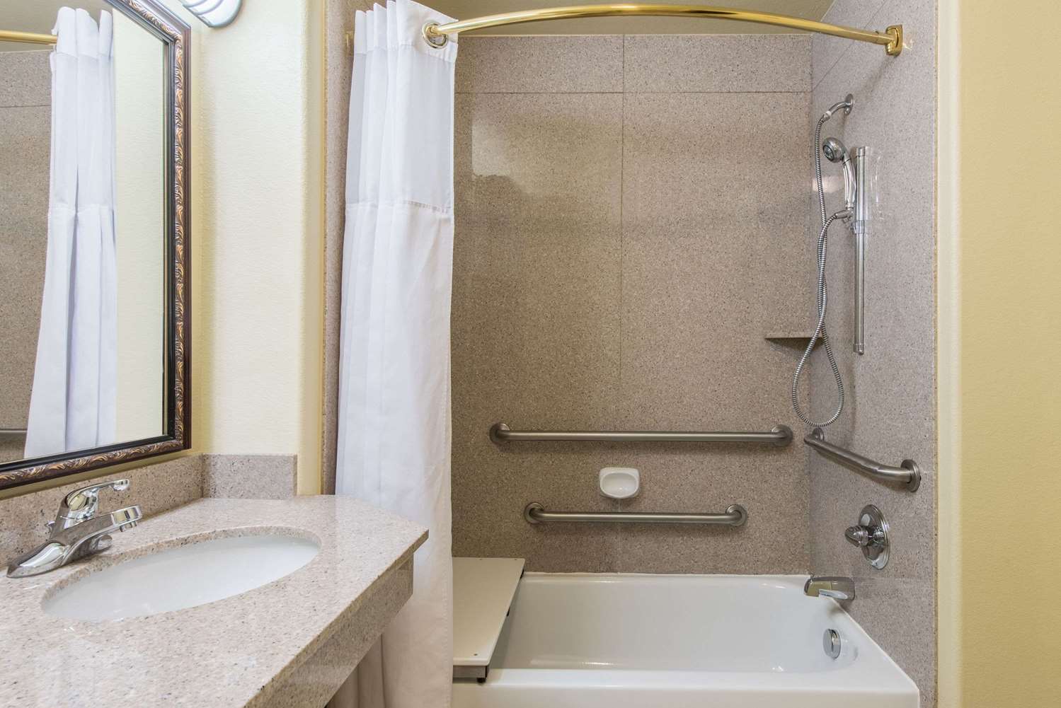 Baymont by Wyndham Wichita Falls 28/32