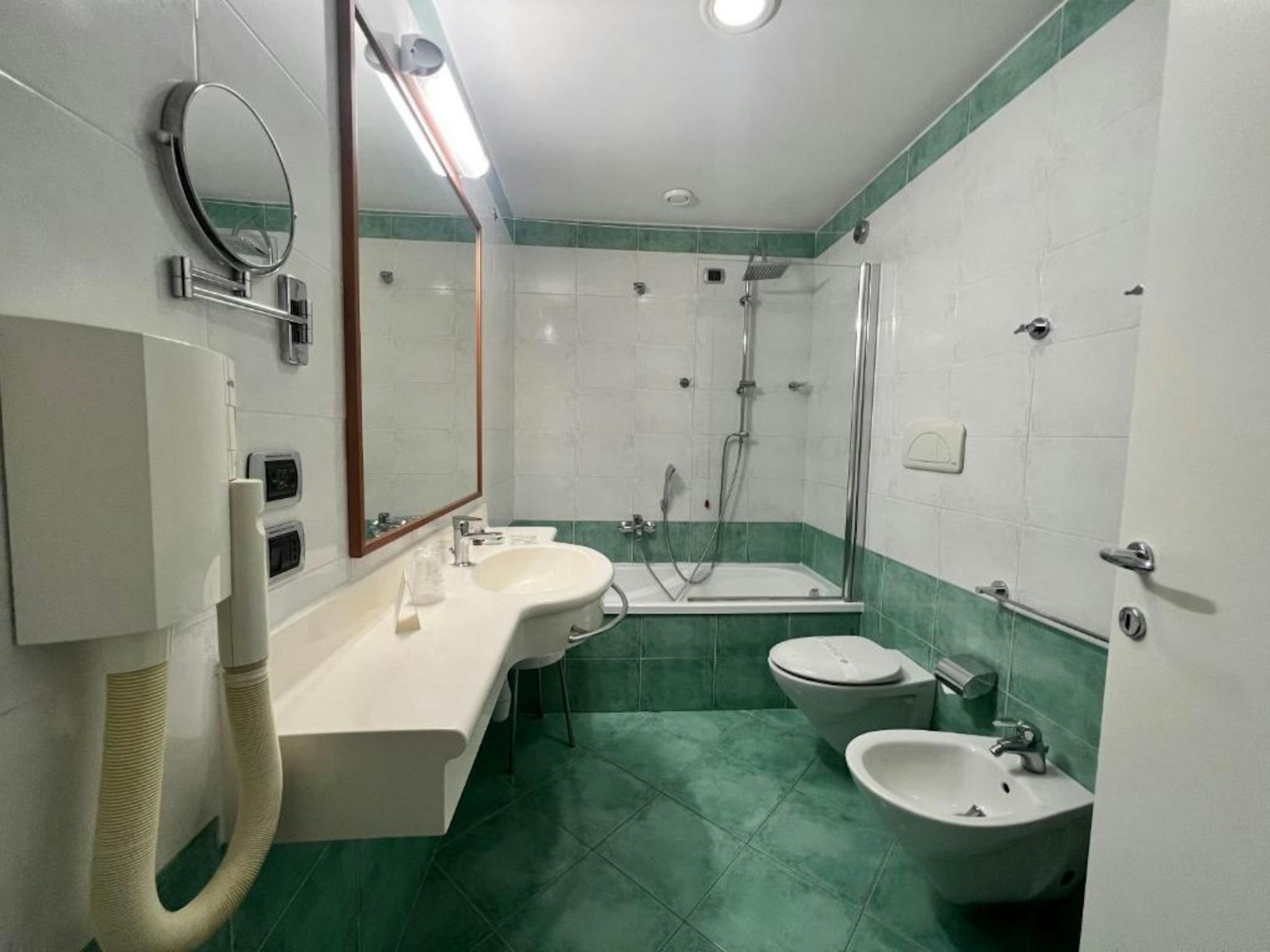 MIRABEAU PARK HOTEL 25/26