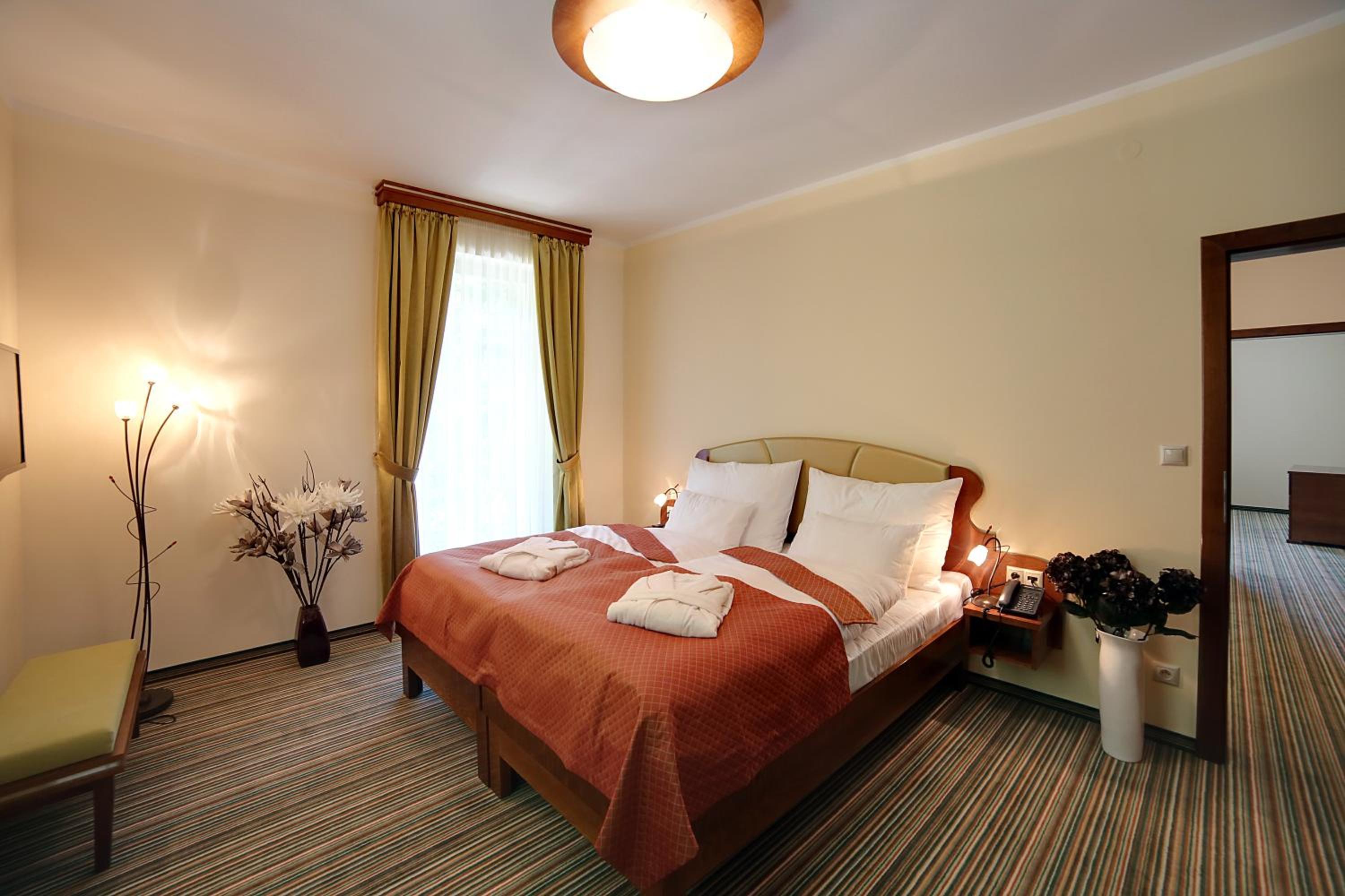 Parkhotel Forest 14/60