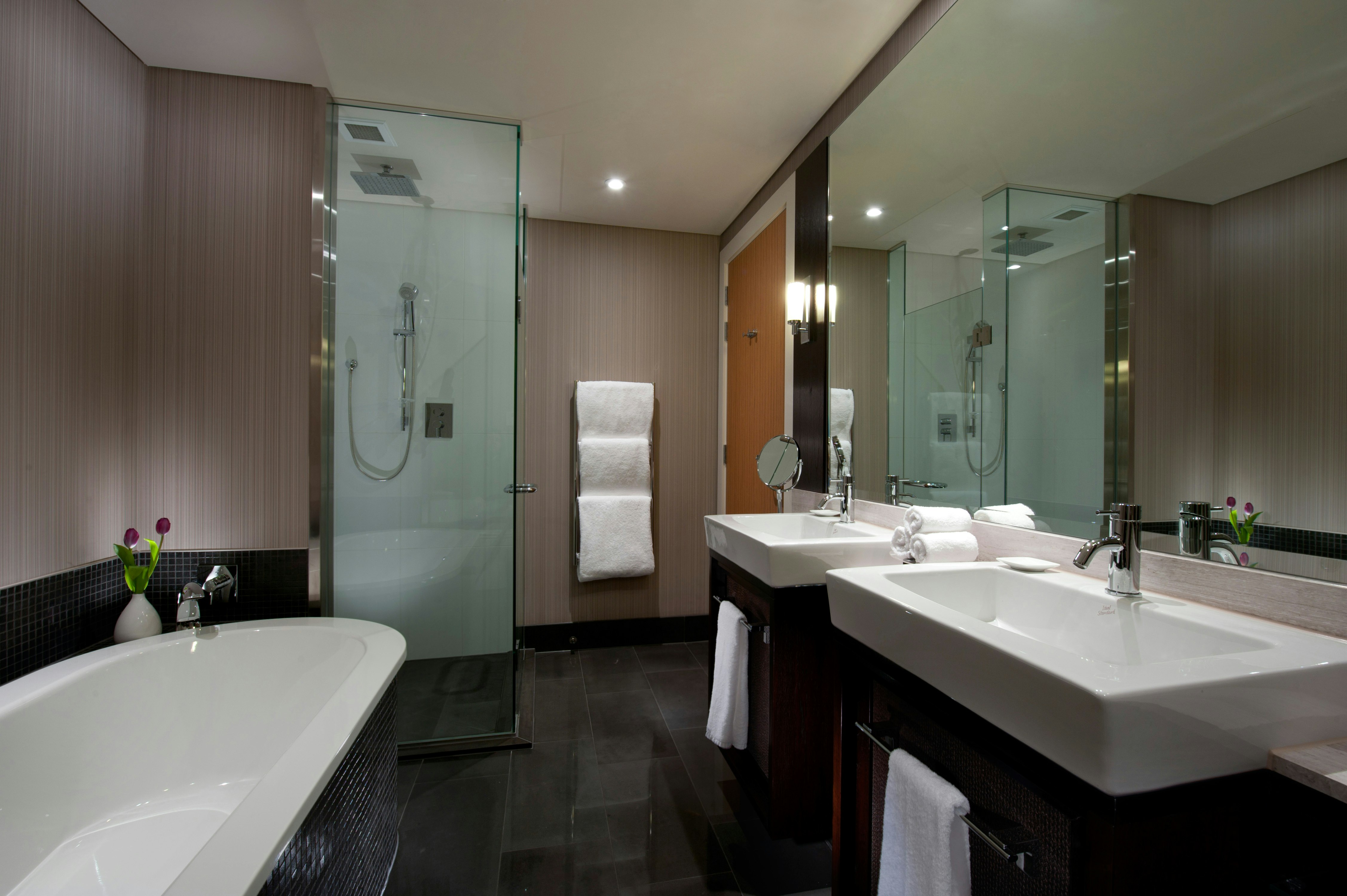 غرفة ديلوكس بسريرين منفصلين بإطلالة على البحيرة، Hilton Queenstown Resort and Spa 3/5