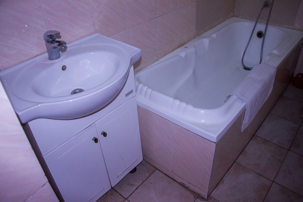 Eastgate Hotel Lekki 60/61