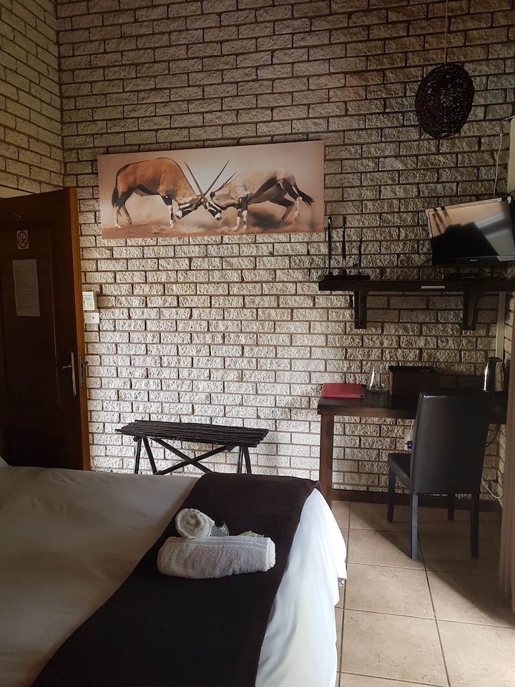 Lion's Guesthouse and The Buck&Lion restaurant 14/50