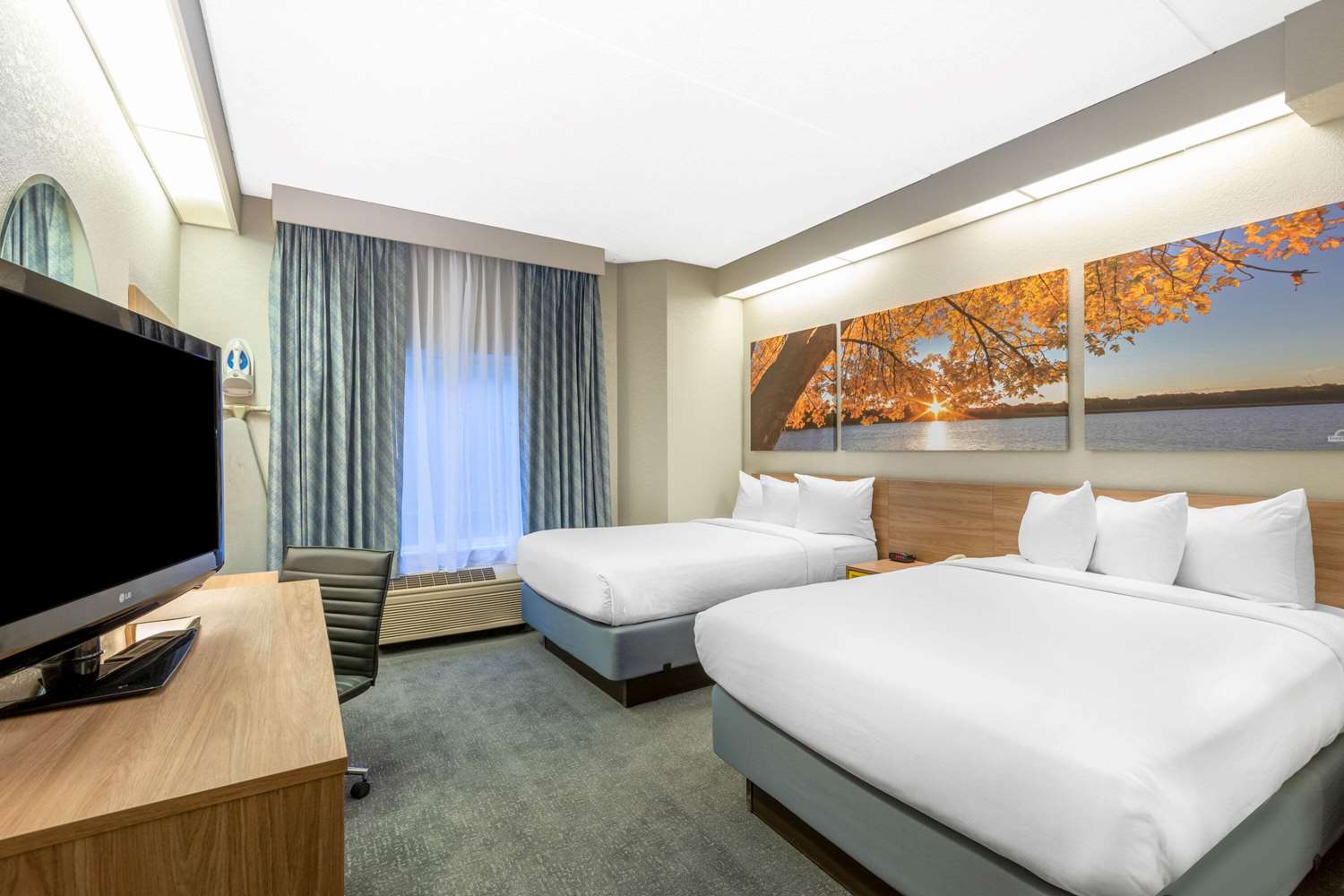 Days Inn by Wyndham Eagan Minnesota Near Mall of America 5/26