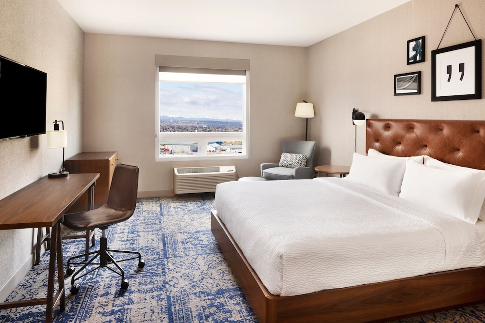 Room at Four Points by Sheraton Calgary Airport, CALGARY